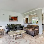 Villa Flores *